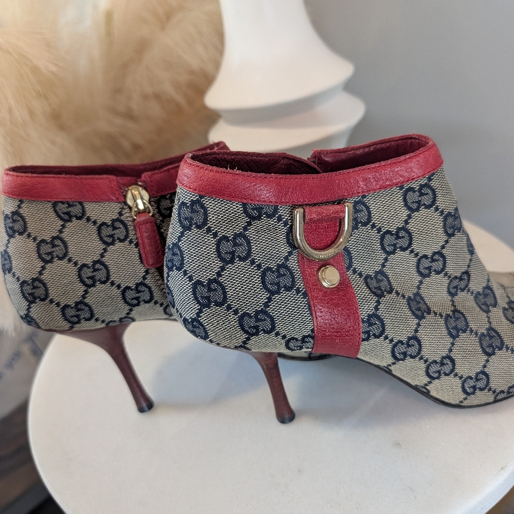 Gucci D Ring GG Monogram Canvas Pointed Toe Ankle Booties with Red Trim Size 7 - Picture 5 of 10